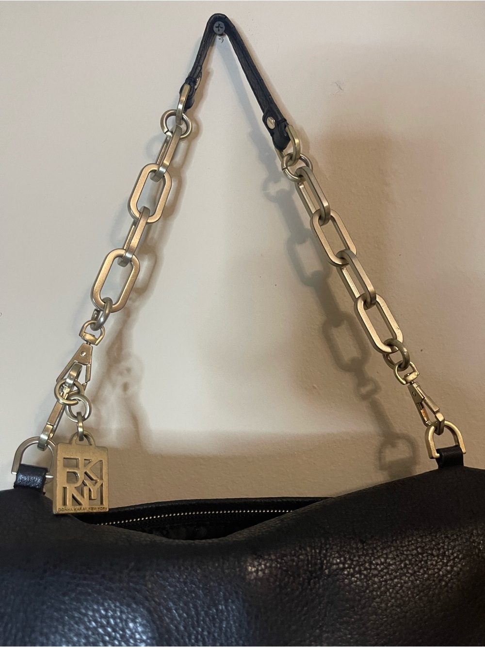 DKNY Black Leather Shoulder Bag with Gold Chain Strap - Picture 3 of 7